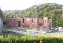 Construcţia noii biserici de la mănăstire