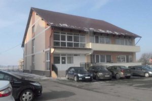 Clădirea care adăposteşte cele 10 garsoniere